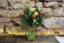 Lade das Bild in den Galerie-Viewer, Blumenstrauß Frühlingsliebe