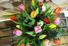 Lade das Bild in den Galerie-Viewer, Blumenstrauß Frühlingsliebe