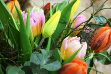 Lade das Bild in den Galerie-Viewer, Blumenstrauß Frühlingsliebe