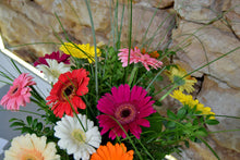 Lade das Bild in den Galerie-Viewer, Blumenstrauß Fröhliche Gerbera