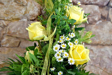 Lade das Bild in den Galerie-Viewer, Blumenstrauß strahlendes Lächeln