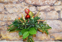 Lade das Bild in den Galerie-Viewer, Blumenstrauß Zauberhafte Weihnachtsromantik