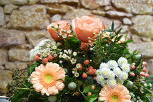 Lade das Bild in den Galerie-Viewer, Blumenstrauß Zarte Verführung