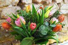 Lade das Bild in den Galerie-Viewer, Blumenstrauß Frühlingsliebe
