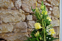 Lade das Bild in den Galerie-Viewer, Blumenstrauß strahlendes Lächeln
