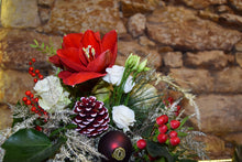 Lade das Bild in den Galerie-Viewer, Blumenstrauß Weihnachtszauber in Rot

