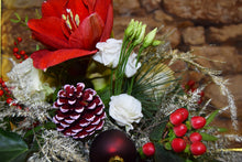 Lade das Bild in den Galerie-Viewer, Blumenstrauß Weihnachtszauber in Rot

