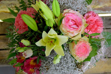 Lade das Bild in den Galerie-Viewer, Blumenstrauß Rosa-Pink
