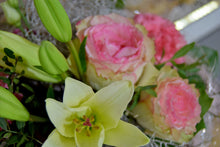 Lade das Bild in den Galerie-Viewer, Blumenstrauß Rosa-Pink
